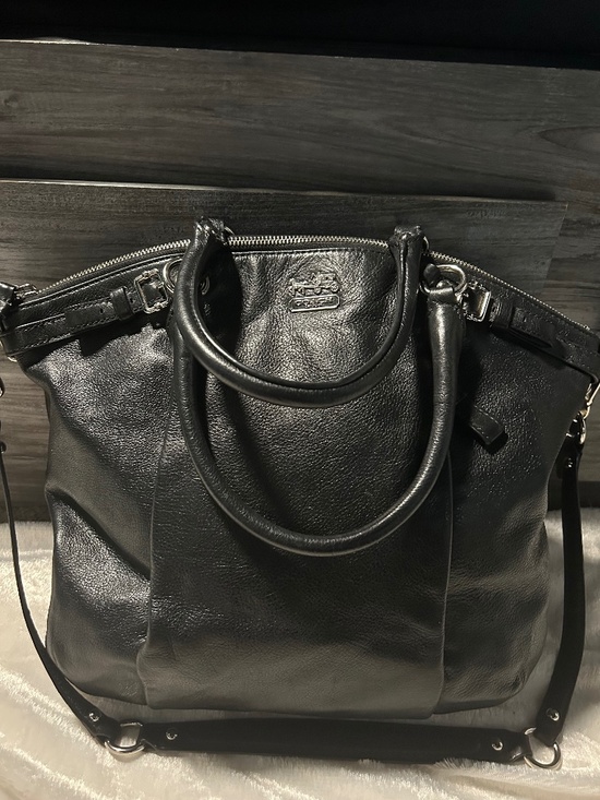 Coach Handbags - Coach Madison Lindsey in black